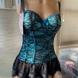 New with tags, Seven till Midnight lace bustier size medium w detachable garters